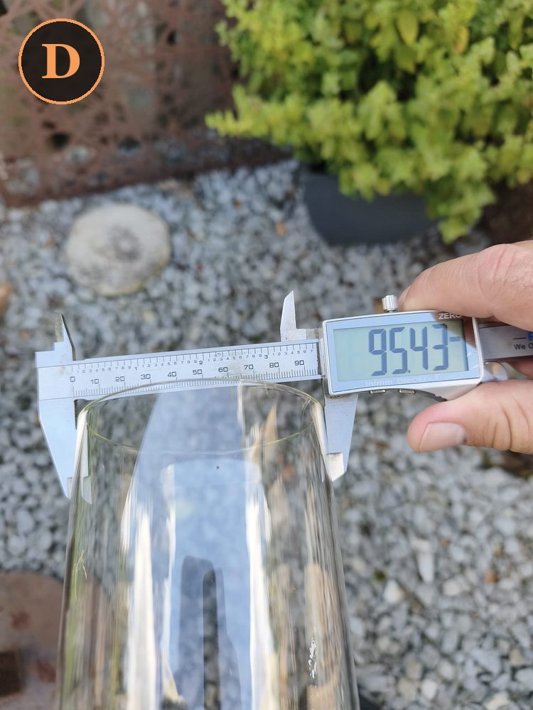 Messschieber außen am herausgenommenen Glasrohr: 95,43 Millimeter